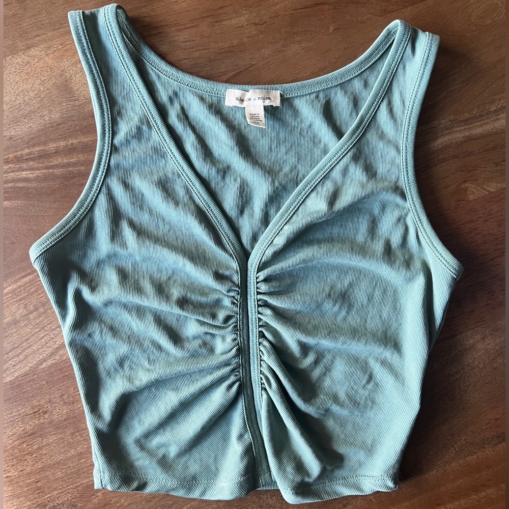 Crop Top Silence + Noise